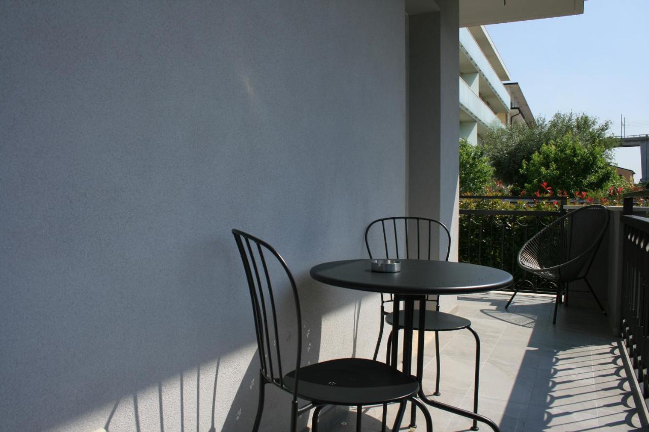 Du Lac Aparments Desenzano del Garda Ngoại thất bức ảnh